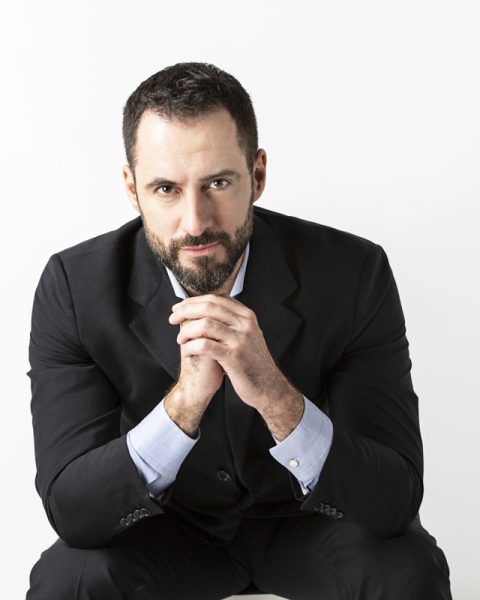 Luciano Castro — ritratto in studio 2026